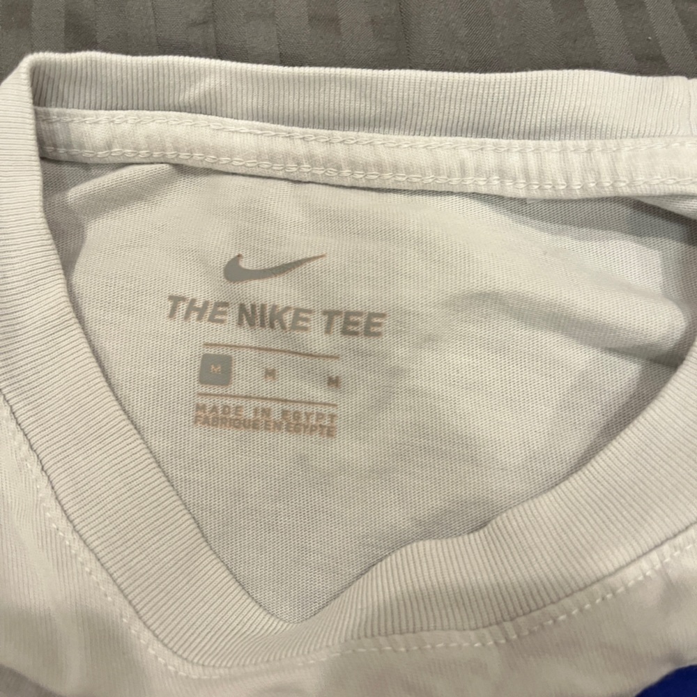 Nike Top - Picture 3 of 3